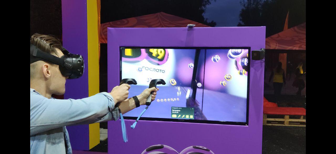 Visitor playing the Stoloto VR game